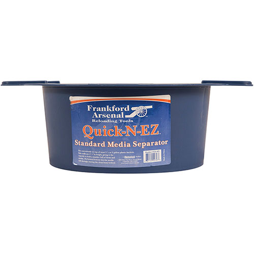 Der Frankford Arsenal Quick-n-EZ Separator passt auf die meisten 3 1/2 oder 5 Gallonen Eimer, trennt effektiv Medien von sauberem Messing und hat eine hohe Kapazität.