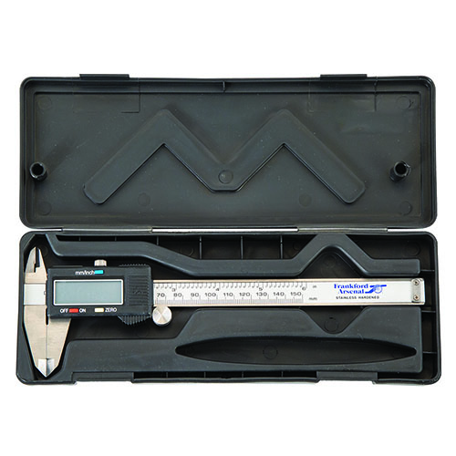 Die Frankford Arsenal Electronic Caliper ermöglicht präzise Messungen von .001-Inch / 0,01 mm für alle wichtigen Patronendimensionen und ist ideal für deine Wiederladearbeiten.