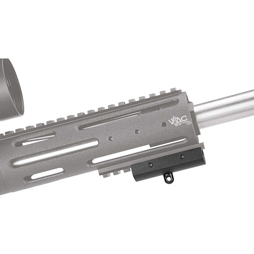 Der Caldwell Bipod Adapter passt schnell und einfach auf eine Picatinny Rail und ermöglicht die Befestigung eines Standard-Bipods oder Sling an einem integrierten Swivel Stud.