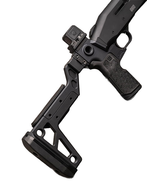 Der Mossberg 990 Stock von CHISEL MACHINING bietet dir eine robuste und klappbare Lösung für mehr Flexibilität und Komfort beim Schießen.