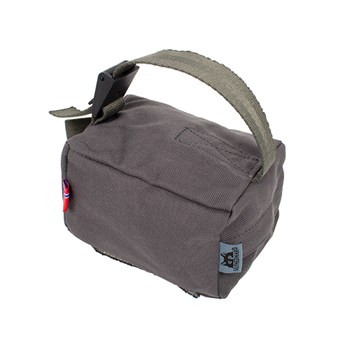 Der ULFHEDNAR Back Rest "Brick" bietet dir zusätzlichen Komfort und Höhe mit einem robusten Kevlar-Beschichtung und einer breiten Schlaufe für universelle Anwendung.