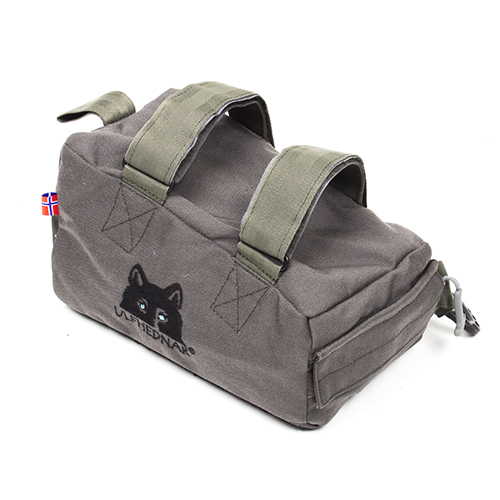 Das ULFHEDNAR Support Pillow "Angle" ist ein vielseitiges, keilförmiges Schießkissen aus robustem Cordura mit rutschfester Beschichtung und anpassbarem Füllmaterial.