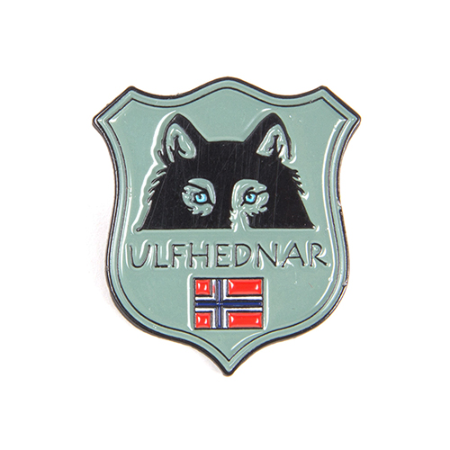 Zeige deinen Style mit dem ULFHEDNAR Pin! Dieser kleine Pin zeigt das originale Ulfhednar-Logo und ist das perfekte Accessoire für jeden Fan.