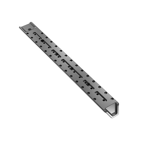 Die JAE Accessories M-LOK ARCA Rail bietet eine einzigartige Gestaltung, die die gesamte Länge des Forends abdeckt und 2" über die Vorderseite des Chassis hinausgeht.