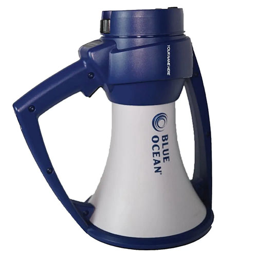 Der Blue Ocean Rugged Megaphone ist extrem langlebig, wetterfest, schwimmt im Wasser und hat zwei Griffe für besseren Halt – perfekt für laute Ansagen!
