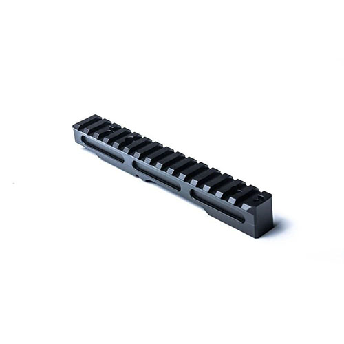 Die MDT ESS Scope Base bietet eine einfache Montage deiner Optik, ist aus robustem 6061-T6 Aluminium gefertigt und hat eine 20 MOA Neigung für optimale Höhenanpassung.