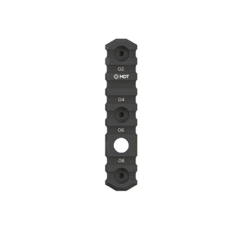 Die MDT M-Lok Picatinny Rail bietet eine robuste 6061-T6 Aluminiumkonstruktion, lasergravierte Markierungen und eine integrierte QD Sling-Montage für einfache Zubehörmontage.