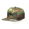 Der MDT Snapback-Hut in Camouflage mit dem MDT-Logo auf der Vorderseite ist personalisierbar und passt auf jeden Kopf.