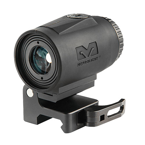 Der Meprolight MMX4 ist ein leichter 4x Vergrößerer mit Flip-to-Side-Montage, der ohne Nachjustierung die Reichweite deiner Optik erweitert.