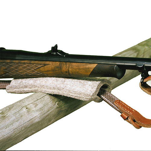 Der elegante Rifle Rest aus Wollfilz von VFG schützt dein Gewehr beim Schießen und lässt sich dank Velcro einfach am Gewehrriemen befestigen.