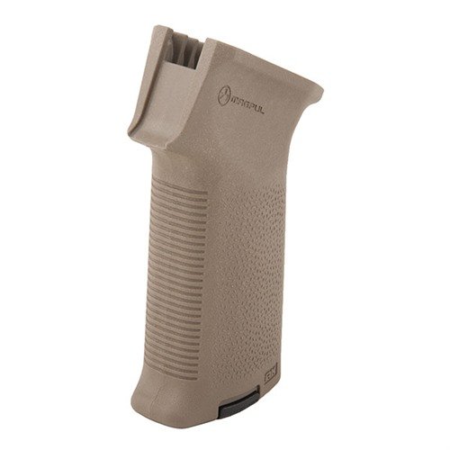 Der MOE AK Grip von MAGPUL verbessert die Ergonomie deiner AK mit aggressiver Textur für besseren Halt und ist mit Grip Cores für Stauraum anpassbar.