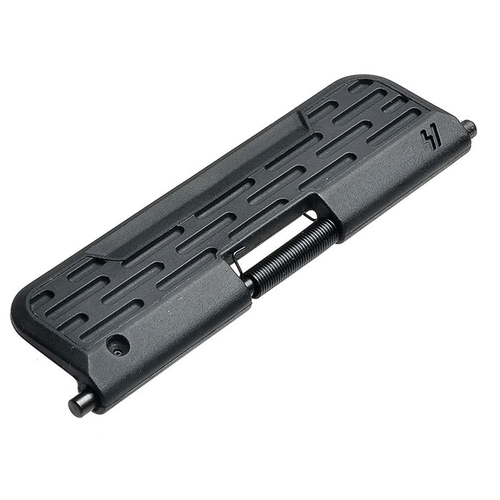 Der AR-15 Enhanced Ultimate Dust Cover aus hochdichtem Polymer ist langlebig, funktional und hat eine einstellbare Detent-Schraube für optimale Anpassung.