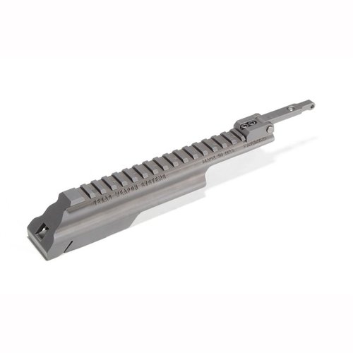 Die Gen 3 Dog Leg Scope Rail von Texas Weapon Systems bietet eine sichere Montage für Optiken, lässt sich schnell abnehmen und passt auf die meisten AK-Muster.