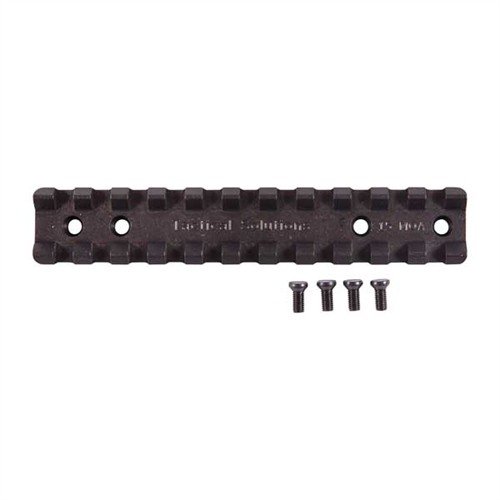 Die RUGER® 10/22® Picatinny Scope Mount aus leichtem 6061 T6 Aluminium bietet flexible Montagemöglichkeiten und ist perfekt für präzises Schießen auf lange Distanz.