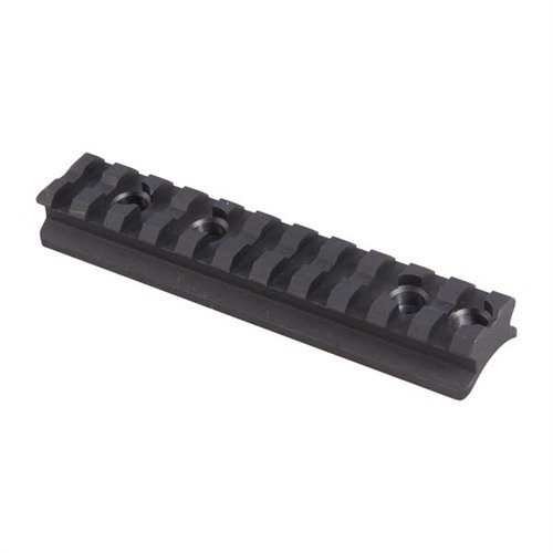 Mit der SHOTGUN RECEIVER MOUNT PICATINNY RAIL von MESA TACTICAL kannst du problemlos Optiken und taktische Ziele auf deiner Benelli M2 montieren.