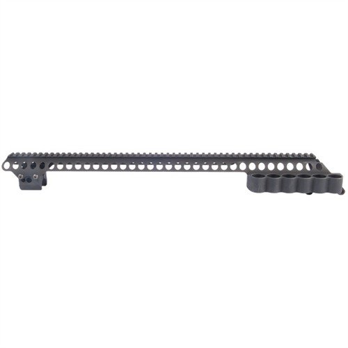 Der Mesa Tactical Sureshell Carrier & 20" Rail für Remington 870 hält 6 Schrotpatronen und bietet viel Platz für Optiken, Sling-Mounts und Licht.