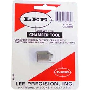 Der LEE Chamfer Tool entgratet und fasst Innen- und Außenkanten von Hülsen, entfernt Crimp von Zündlöchern und schneidet schnell und präzise aus gehärtetem Stahl.