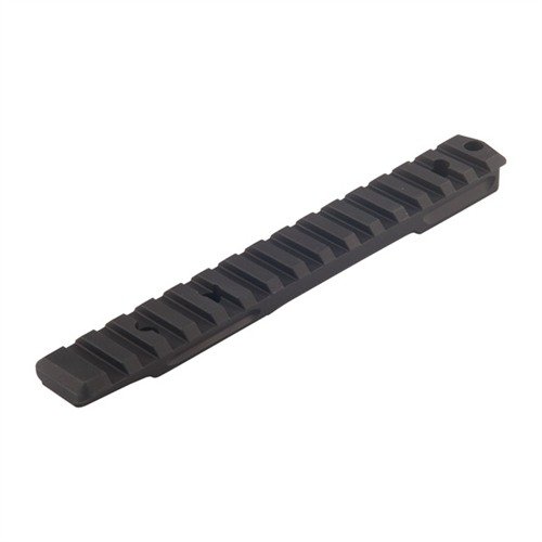 Die REMINGTON 700 Picatinny Scope Base aus leichtem Tennalum 7068 bietet die Stärke von Stahl bei nur 1/3 des Gewichts, ideal für präzises Schießen.