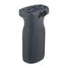 Der leichte MAGPUL RVG Railed Vertical Grip sorgt für optimale Kontrolle deiner Waffe, egal bei welchem Griffstil, und bietet sicheren Halt bei jedem Wetter.