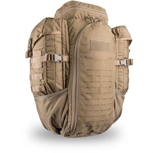 Der Eberlestock Halftrack Pack bietet 2150 cubic-inches Stauraum, 6 Liter Wasserlager, MOLLE-kompatible Racks und ist bequem für Outdoor-Aktivitäten.
