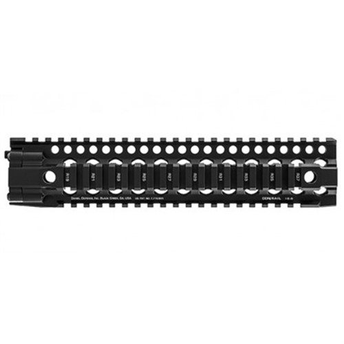 Die DDM4 Rail 10" bietet ein ergonomisches Design, eine leichte Konstruktion aus 6061-T6 Aluminium und integrierte Sling Swivel Punkte für optimale Kontrolle.