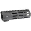 Die SP SERIES HANDGUARDS von MIDWEST INDUSTRIES bieten ein robustes, einteiliges Design mit 7 M-LOK Slots, MIL-STD 1913 Rail und sind 100% Made in the USA.