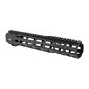 Die SP SERIES HANDGUARDS von MIDWEST INDUSTRIES bieten ein extrem robustes, einteiliges Design mit 7 M-LOK Slots, einer hochwertigen MIL-STD 1913 Schiene und sind 100% in den USA gefertigt.