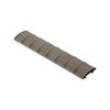 Der MAGPUL AR-15 Picatinny Rail Cover schützt deine Hände vor scharfen Kanten, verbessert den Grip und passt perfekt auf 15 Rail Slots für optimale Anpassung.