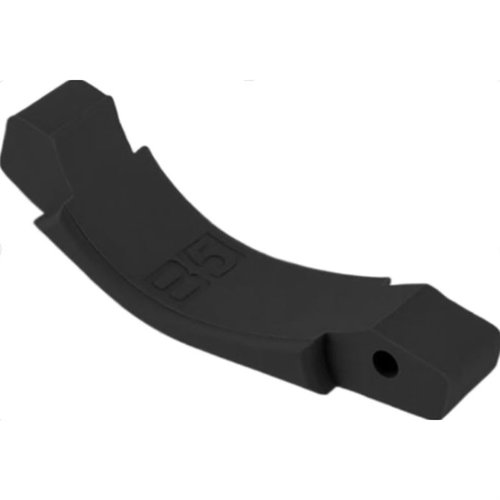 Der AR-15 Trigger Guard von B5 SYSTEMS bietet ein einfaches Upgrade, ermöglicht die Nutzung von Handschuhen und behält die Swing Down-Funktion.