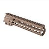 Der Geissele MK14 Super Modular Rail Handguard bietet ein schlankes Design, M-LOK Slots für Zubehör und eine stabile Free-Float-Befestigung für präzises Schießen.