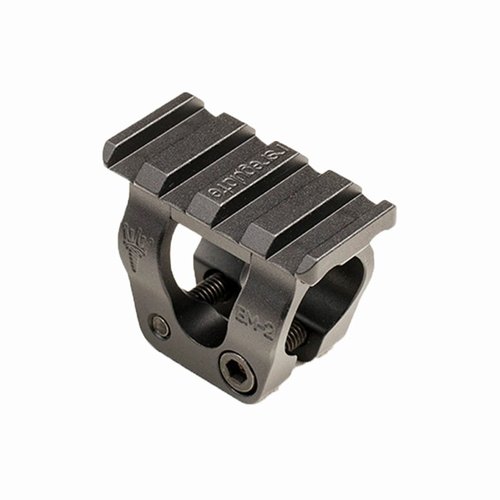 Mit der BM-2 AK-47/Yugo Barrel Accessory Mount kannst du dein Licht sicher am Lauf befestigen, ohne die Handguard zu überladen. Minimalistisch, leicht und vielseitig!