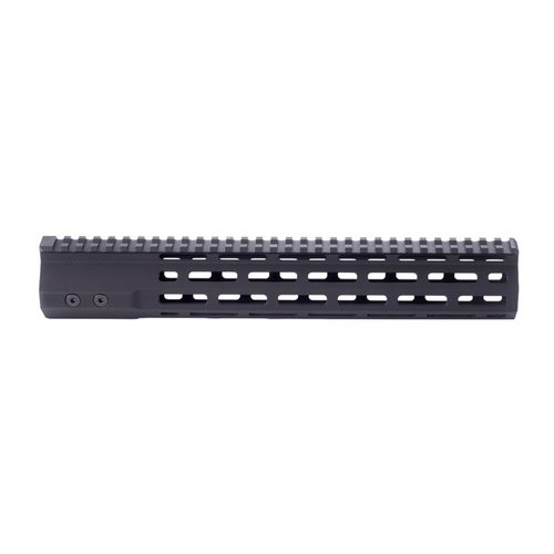 Die AR .308 T.R.I.M Rails M-LOK von Wilson Combat sind leicht, robust und einfach zu installieren, bieten eine hohe Modularität und sind perfekt für dynamisches Schießen.