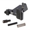 Der AR-15 ABC/R V3 Bolt Catch bietet eine verbesserte Zugänglichkeit mit einem größeren, schrägen oberen Paddle und einem ausgeweiteten unteren Paddle für optimale Bedienung.