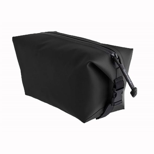 Die DAKA Takeout Kit Bag ist eine robuste, wetterfeste 3,5-Liter-Tasche mit YKK Aqua Guard Reißverschluss, ideal für Outdoor-Aktivitäten und sicheren Transport.
