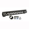 Die AR .308 Combat Rail Handguard von Midwest Industries bietet dir Vielseitigkeit, Langlebigkeit und eine coole Optik, perfekt für DPMS-kompatible Gewehre.