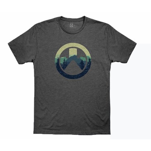 Das CASCADE ICON LOGO T-SHIRT aus 60% Baumwolle und 40% Polyester bietet Komfort, Langlebigkeit und einen stylischen Look für jede Gelegenheit.