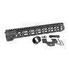 Der Midwest Industries Combat M-LOK Handguard bietet eine voll freischwebende Konstruktion, sieben M-LOK-Punkte und eine durchgehende Picatinny-Schiene für maximale Anpassbarkeit.