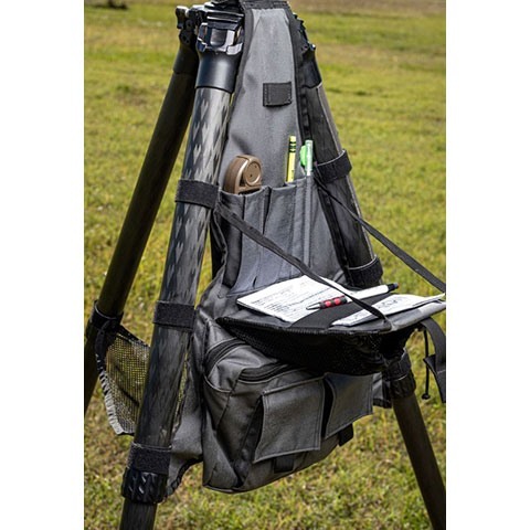 Der Armageddon Gear Tripod Caddy ist die perfekte Lösung, um dein Shooting-Equipment einfach zu transportieren, mit Platz für alles Wichtige und einem praktischen Arbeitsplatz.