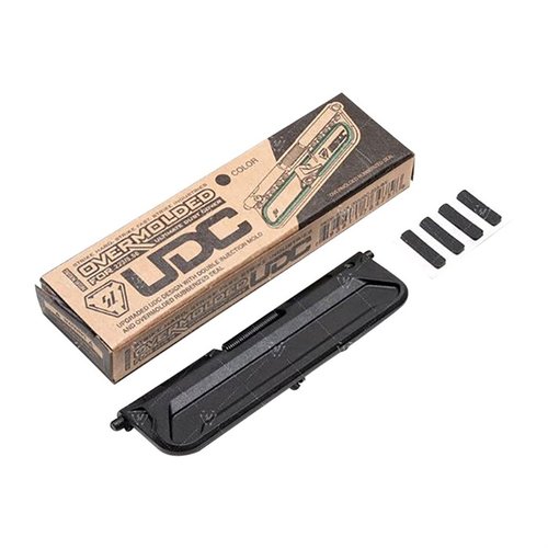 Der Strike Industries AR Overmolded Ultimate Dust Cover bietet eine perfekte Abdichtung, schnelle Montage ohne Werkzeug und ist rostfrei sowie geräuschlos bei Aktivierung.