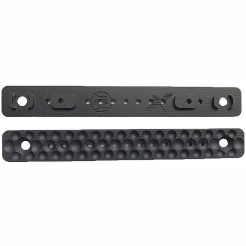 Die G10 DIMPLED RAIL COVER M-LOK bietet durch die AA-Oberfläche optimalen Grip aus allen Winkeln, ist in 3.2" und 4.7" erhältlich und passt perfekt auf M-LOK Slots.