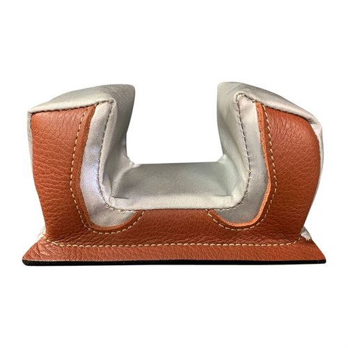 Der EDGEBAG STANDARD FRONT REST bietet extra hohe Ohren für sicheren Halt der Waffe und passt perfekt auf Sinclair-Style Frontrests und viele andere.