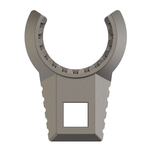 Der MASTER-FIT DELTA-RING BARREL NUT WRENCH von REAL AVID ist präzise, aus titanbeschichtetem Edelstahl und bietet dir festen Grip ohne Verrutschen.