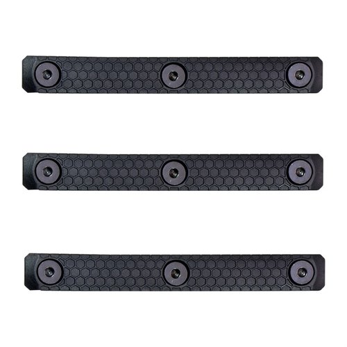 Die Slate Grip M-LOK Panels bieten eine verbesserte Grifffläche, hohe Temperaturbeständigkeit und zusätzliche MLOK-Lugs für optimale Sicherheit und Haltbarkeit.