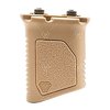 Der Strike Industries Angled Grip bietet eine 86° Griffwinkel, integrierte Kabelmanagement-Funktion und eine texturierte Oberfläche für besseren Halt und Kontrolle.