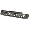 Die TWO PIECE EXTENDED HANDGUARDS von Midwest Industries bieten eine leichte, stabile Konstruktion aus 6061 Aluminium mit fünf QD-Sockets und viel Platz für Zubehör.