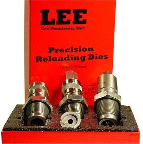 Das Lee Large Series 3-Dieset umfasst eine Full Length Sizing Die, Bullet Seating Die, Factory Crimp Die, Shell Holder und Anleitungen – ideal für präzises Nachladen!