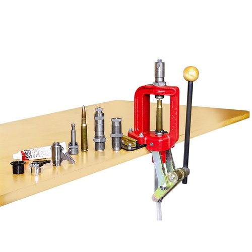 Das Lee Classic Cast Reloading Kit für .50 BMG bietet dir eine robuste Presse, die sowohl 7/8x14 als auch 1 1/4x12 Gewindedies akzeptiert, inklusive 2-Diensatz.