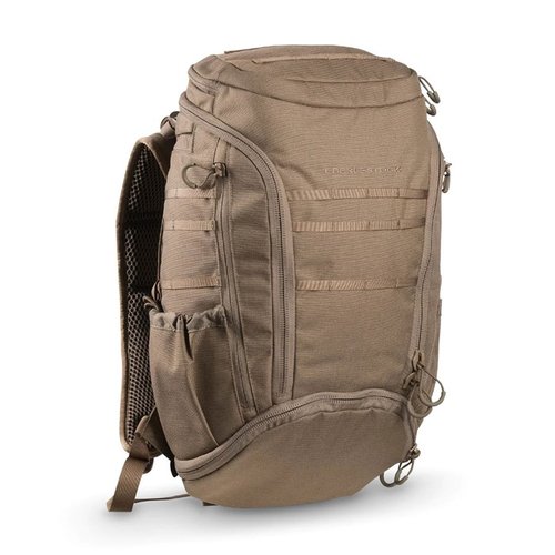 Der Eberlestock Little Trick Pack bietet 1.140 Kubikzoll Stauraum, schnellen Zugriff auf deine Waffe und flexible Aufbewahrung für Laptop und mehr.