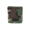 Die JSTA Pouch bietet platzsparende Stauoptionen mit zwei Fächern, die für Magazine und Zubehör geeignet sind, und kann einfach an MOLLE oder einem Gürtel befestigt werden.