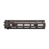 Der Daniel Defense RIS III Rail bietet ein leichtes, robustes Design mit M-LOK-Anschlüssen, einem freien Lauf für mehr Präzision und einer stabilen Montage.
